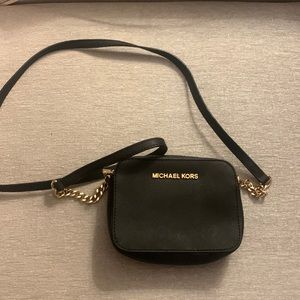 Amazing condition Michael kors cross body